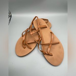 Women’s tan Spade Shore sandals. Size 7. AC047